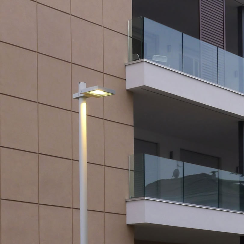 Movit pole mounted