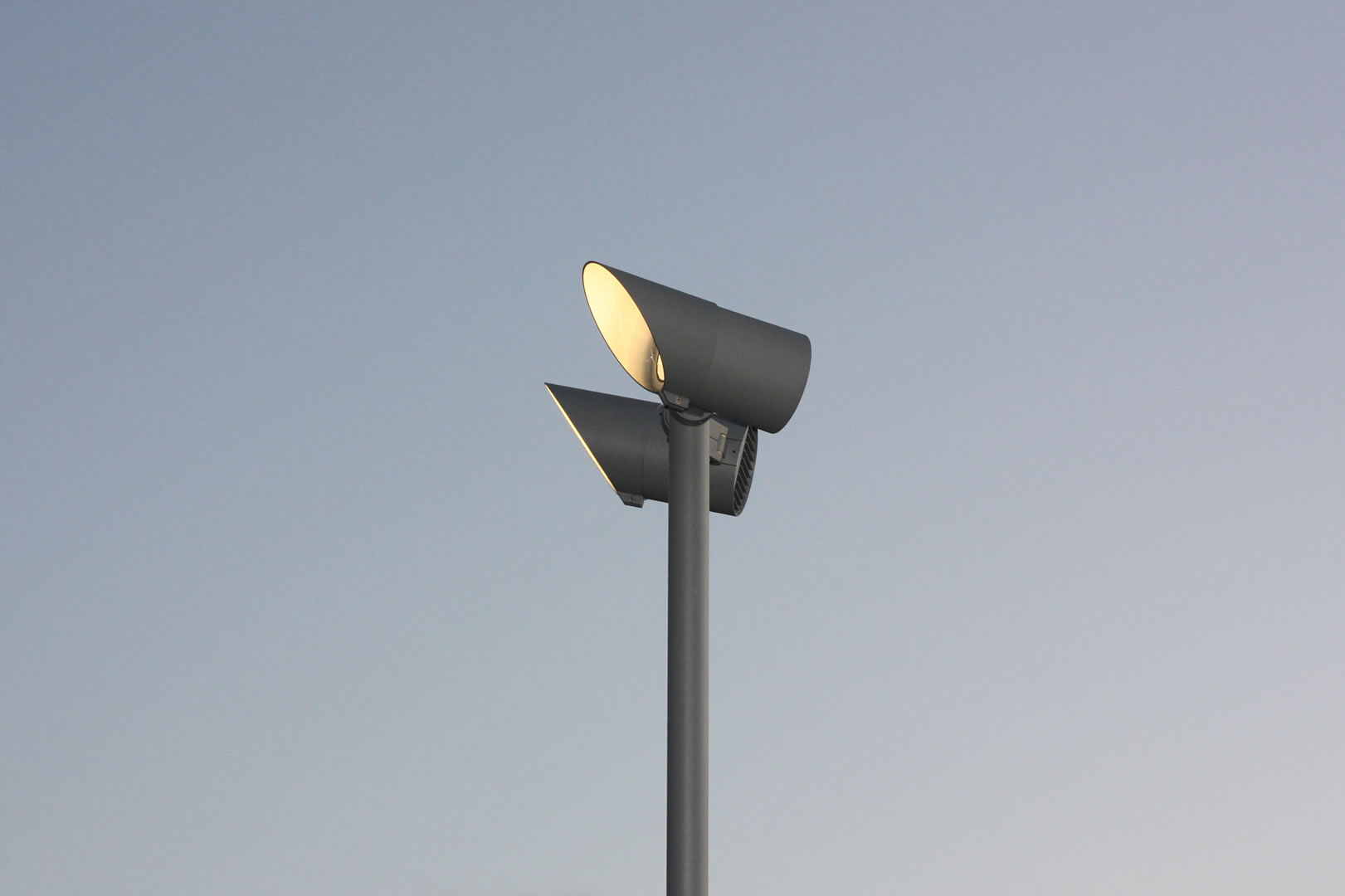 Easterner LED Rundumlicht 360° mit Saugnapf 2NM nach USCG COLREG und A16  Standard : : Sport & Freizeit