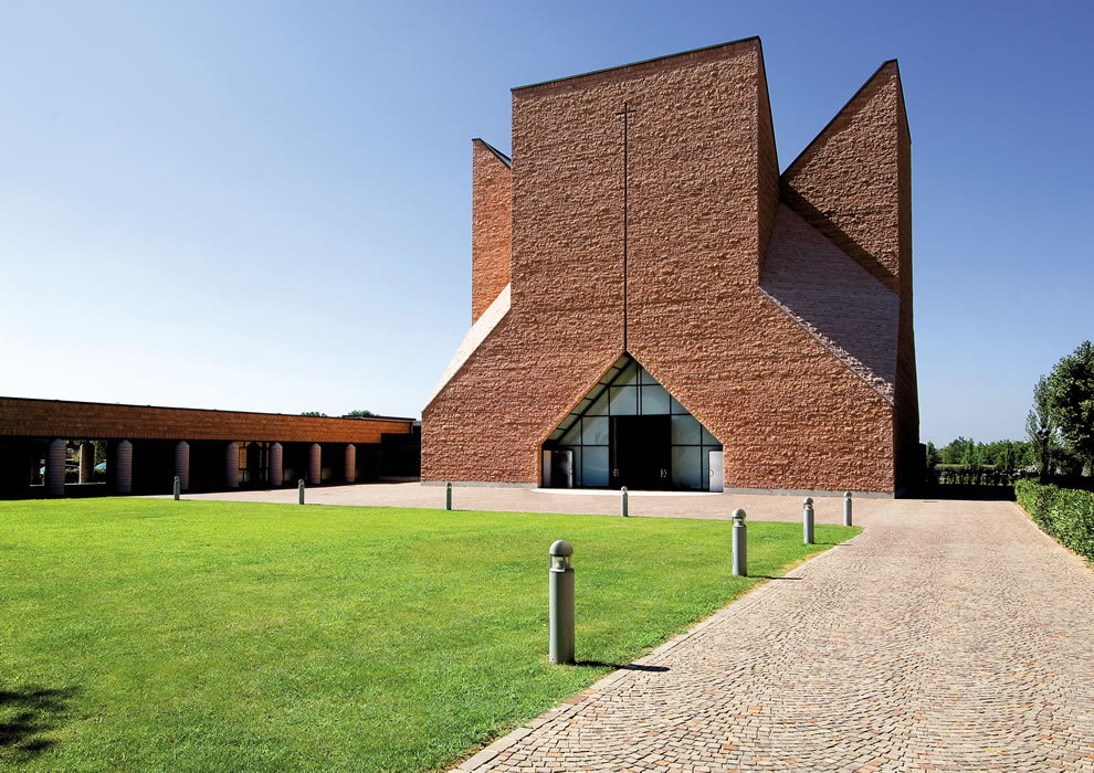 Parish of S.S Redentore, Seriate (Bg), Italy - Arch. Mario Botta © Giannattilio Valli