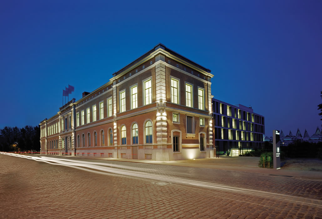 Bank VanBreda, Antwerpen - Belgium© Axioma