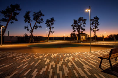 OUTLINE POLE MOUNTED