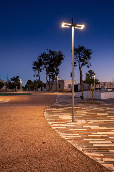 OUTLINE POLE MOUNTED