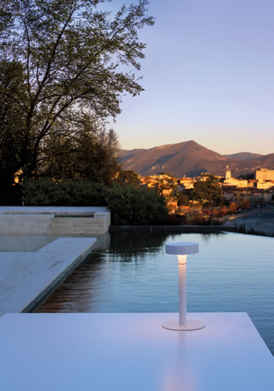 TRÈS JOLIE TABLE LAMP