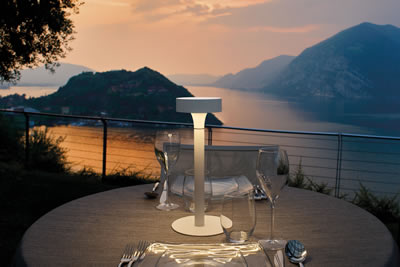 TRÈS JOLIE TABLE LAMP